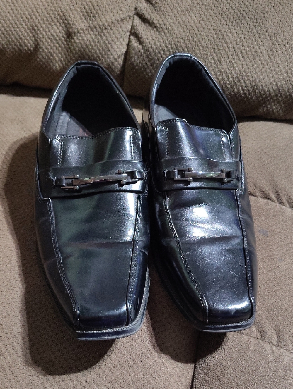 Dexter Black Leather Bit-Detail Slip-Ons